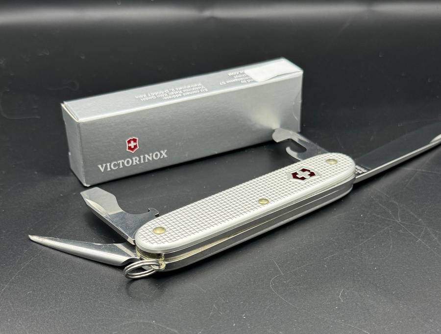 Victorinox Classic Pioneer