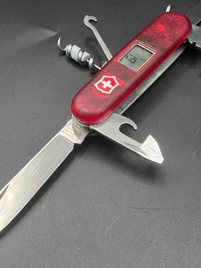 Victorinox Taveller ( Altimeter + Thermometer )