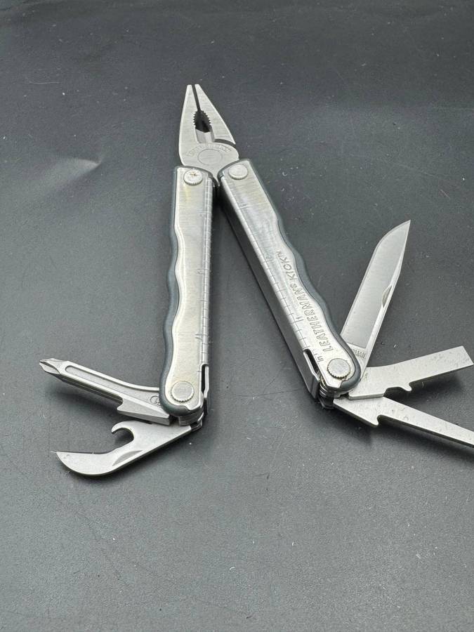 Leatherman Kick