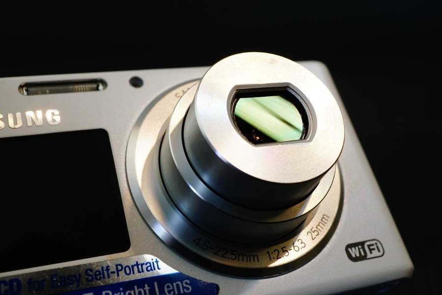 Samsung DV150F digital camera 16.2MP 5x optical zoom dual LCD screen