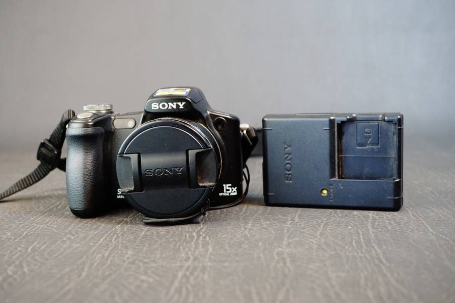 Sony Cyber-shot DSC-H50 Compact Bridge Digital Camera 9MP CCD 15x Zoom **Good Condition**