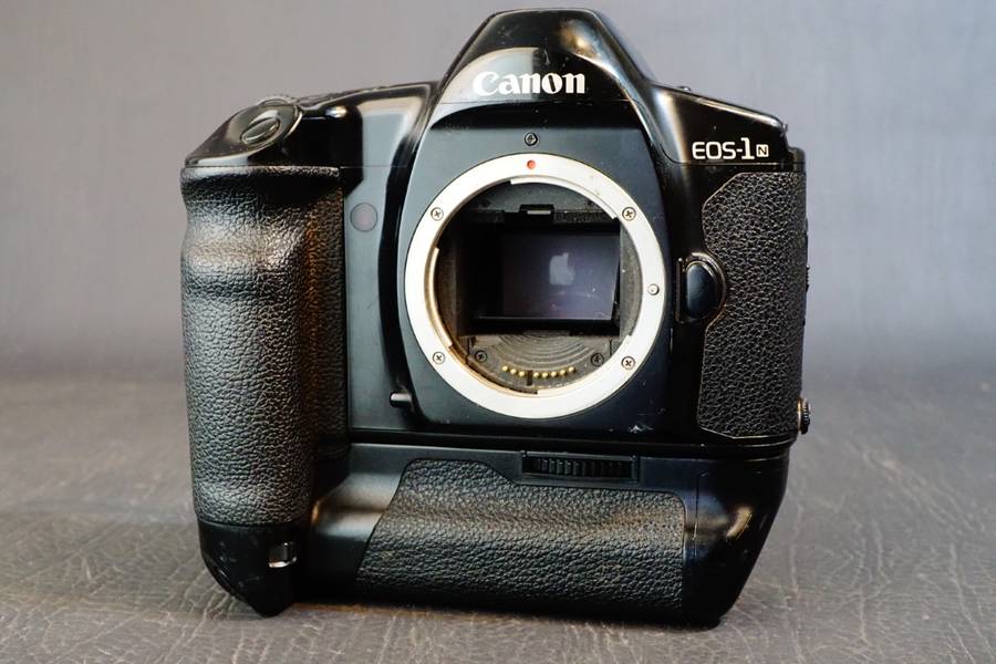 Canon EOS 1n 35mm SLR Film Camera with Canon E1 Battery Grip  **Good Condition**