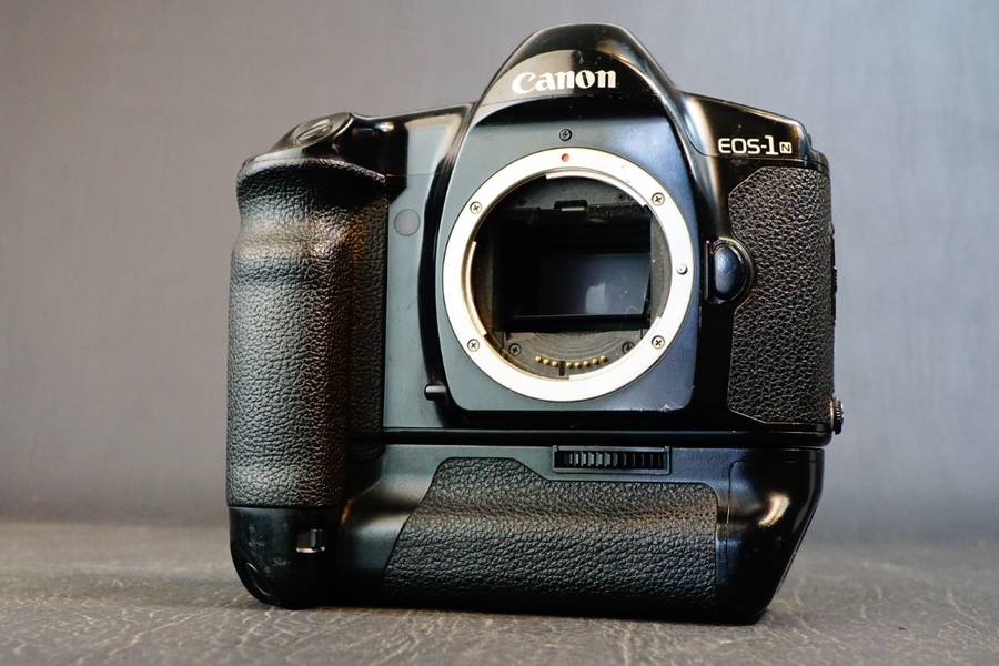 Canon EOS 1n 35mm SLR Film Camera with Canon E1 Battery Grip  **Good Condition**