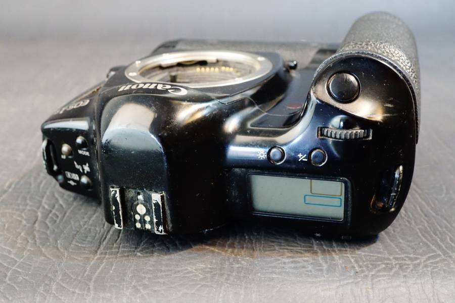Canon EOS 1n 35mm SLR Film Camera with Canon E1 Battery Grip  **Good Condition**