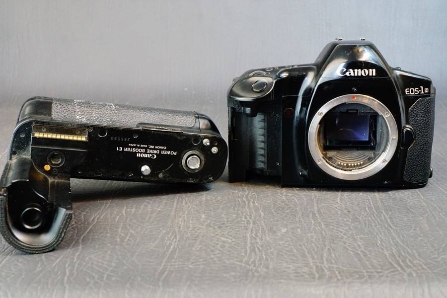 Canon EOS 1n 35mm SLR Film Camera with Canon E1 Battery Grip  **Good Condition**