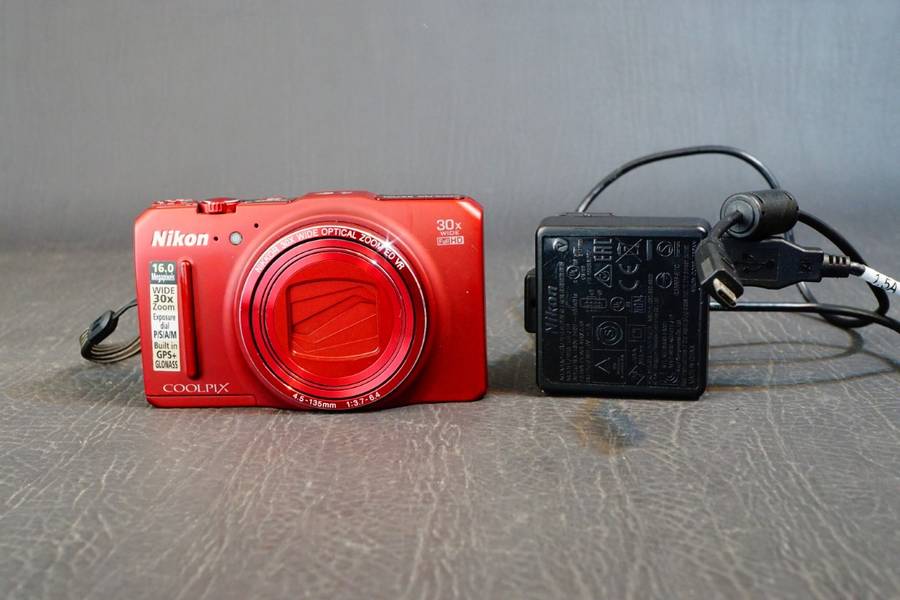 Nikon Coolpix S9700 16.05MP Compact Digital Camera with 30x Optical Zoom  **Great Condition**