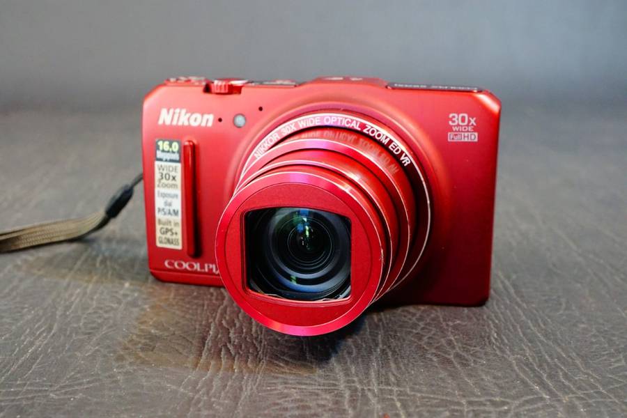 Nikon Coolpix S9700 16.05MP Compact Digital Camera with 30x Optical Zoom  **Great Condition**