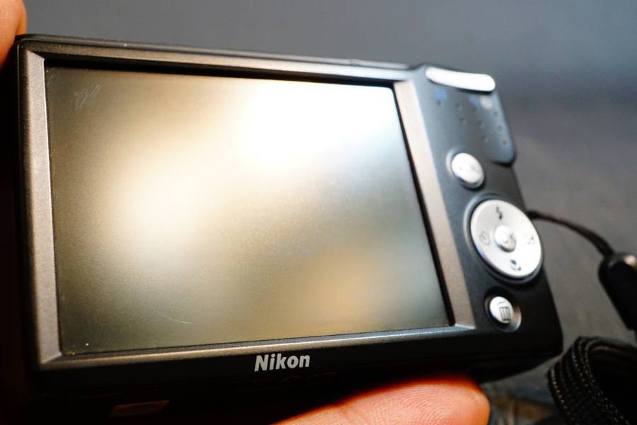 Nikon COOLPIX L18 8.0MP Compact Digital Camera Uses AA Batteries **Great Condition**