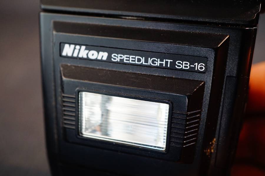 Nikon SB-16B Speedlight Flash with AS-9 Shoe Mount for Nikon Cameras  **Good Condition**