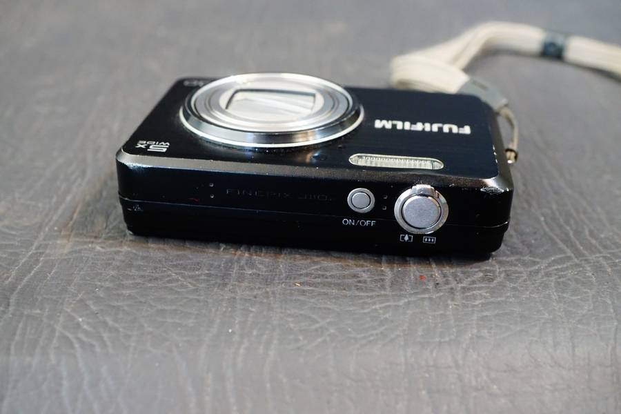 FUJI FINEPIX J110w - 10.0 MP Compact Digital Camera **Good Condition, Well Used**