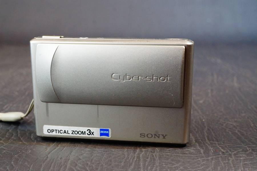 Sony Cyber-Shot DSC-T1 5.0MP Compact Digital Camera with Carl Zeiss Lens **Great Condition**