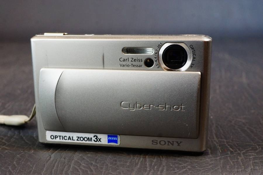 Sony Cyber-Shot DSC-T1 5.0MP Compact Digital Camera with Carl Zeiss Lens **Great Condition**