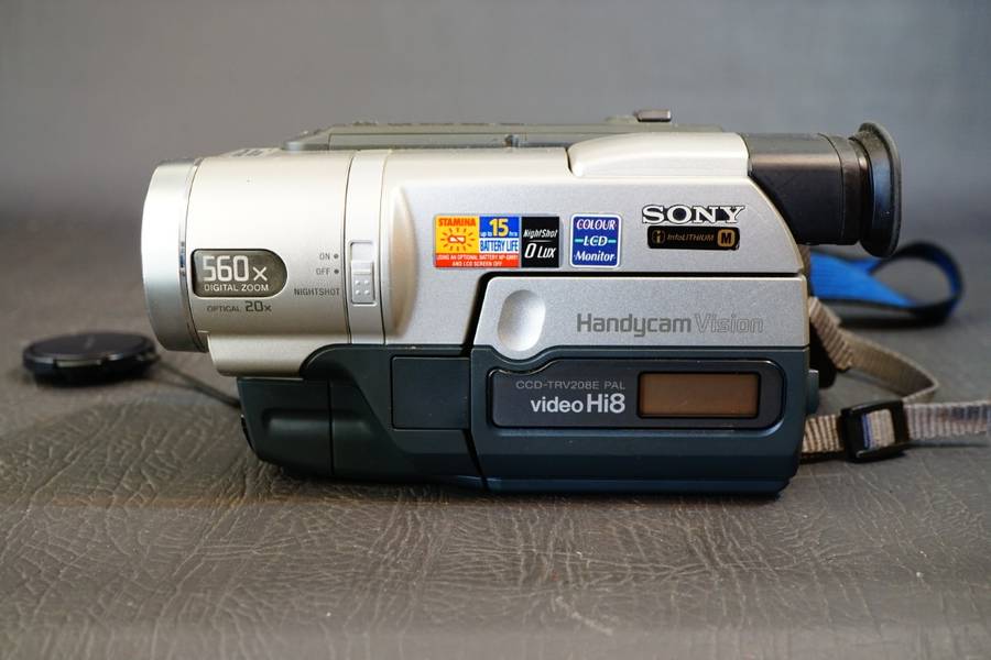 Sony CCD-TRV208E Hi8 Tape Digital Video Camera HANDYCAM Camcorder **Great Condition**