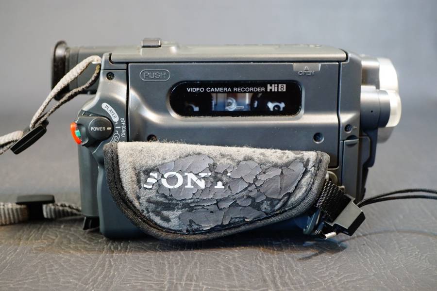 Sony CCD-TRV208E Hi8 Tape Digital Video Camera HANDYCAM Camcorder **Great Condition**