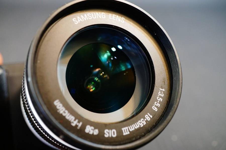 Samsung NX NX1100 20.3MP Mirrorless Digital Camera with 18-55mm OIS Lens  **Great Condition**
