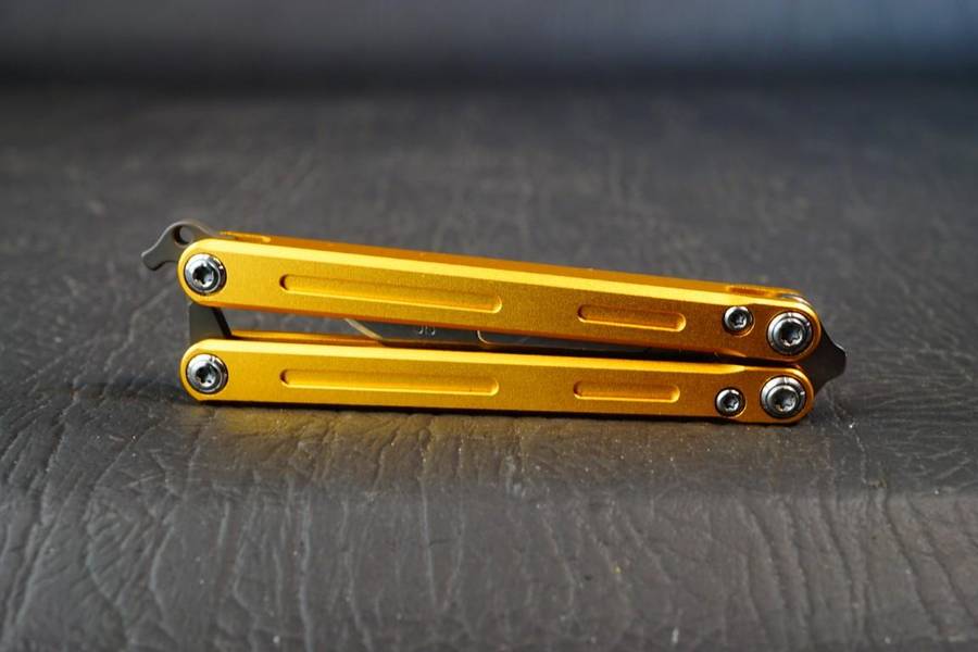 Scalpel Razor Balisong Butterfly Knife Aluminum Handle uses #24 Blades **30 Blades Included**