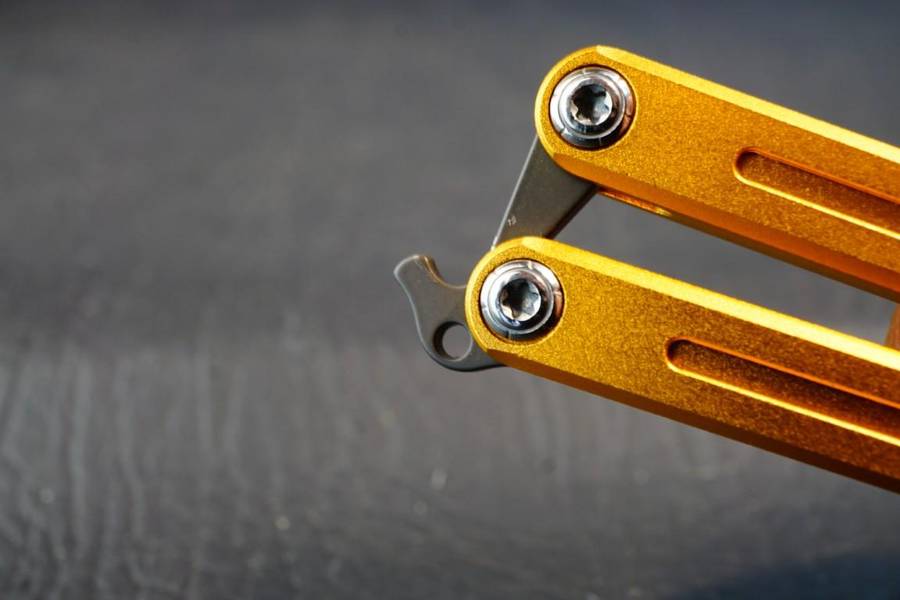 Scalpel Razor Balisong Butterfly Knife Aluminum Handle uses #24 Blades **30 Blades Included**