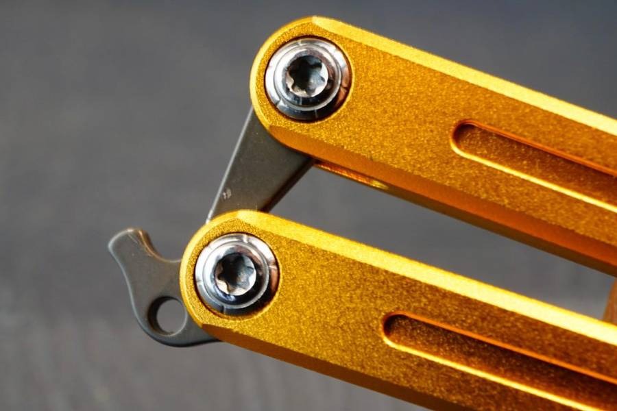 Scalpel Razor Balisong Butterfly Knife Aluminum Handle uses #24 Blades **30 Blades Included**