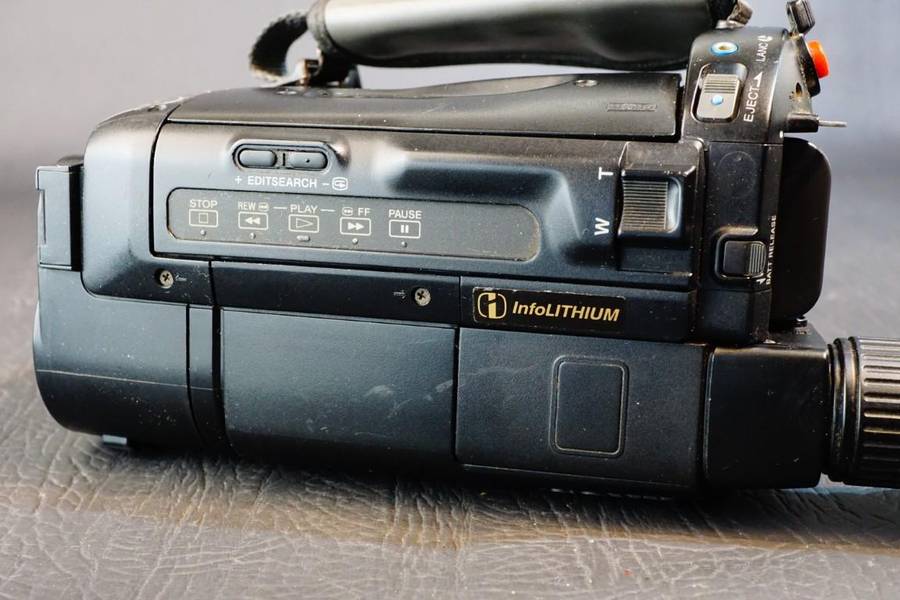 Sony CCD-TRV35E Hi8 Tape Digital Video Camera HANDYCAM Camcorder with Nightshot  **Good Condition**