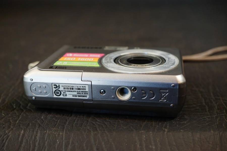 Samsung ES10 8.1MP Compact Digital Camera with Original Box **Great Condition*