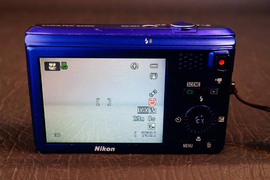 Nikon Coolpix S6300 16.0MP Blue Compact Digital Camera with 10x Optical Zoom  **Good Condition**