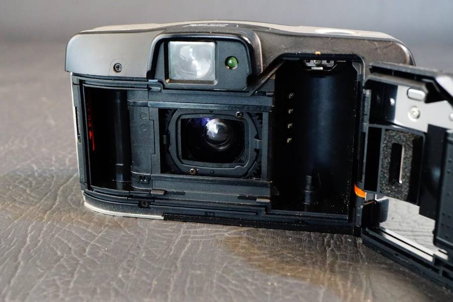 Canon Sure Shot 76 Zoom Point and Shoot AF Film Camera with 38-78mm Zoom Lens **Good Condition**