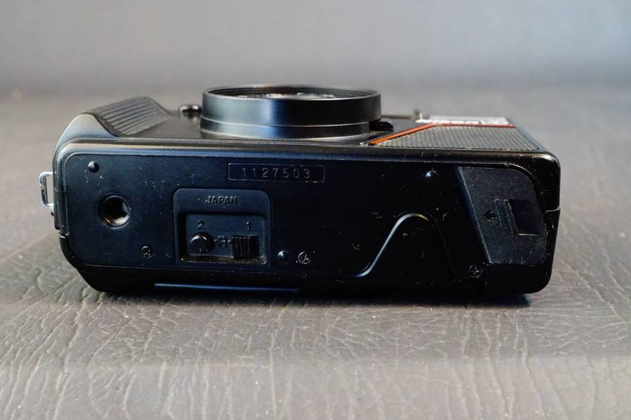 Nikon L35AD ISO1000 35mm Film Point & Shoot Camera with 35mm F2.8 Lens **Good Condition**