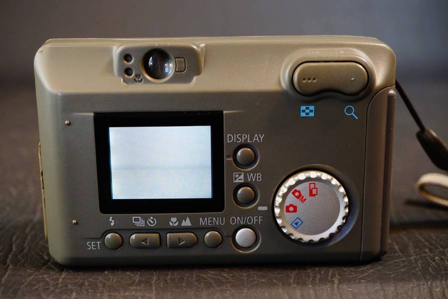Canon PowerShot A20 2.1MP 3x Zoom Compact Digital Camera **Great Condition**