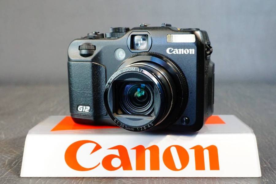 Canon PowerShot G12 10.0MP Compact Digital Digital Camera with 5X Zoom Lens **Great Condition**