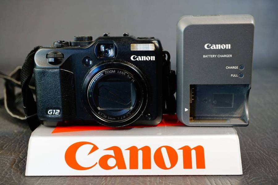 Canon PowerShot G12 10.0MP Compact Digital Digital Camera with 5X Zoom Lens **Good Condition**