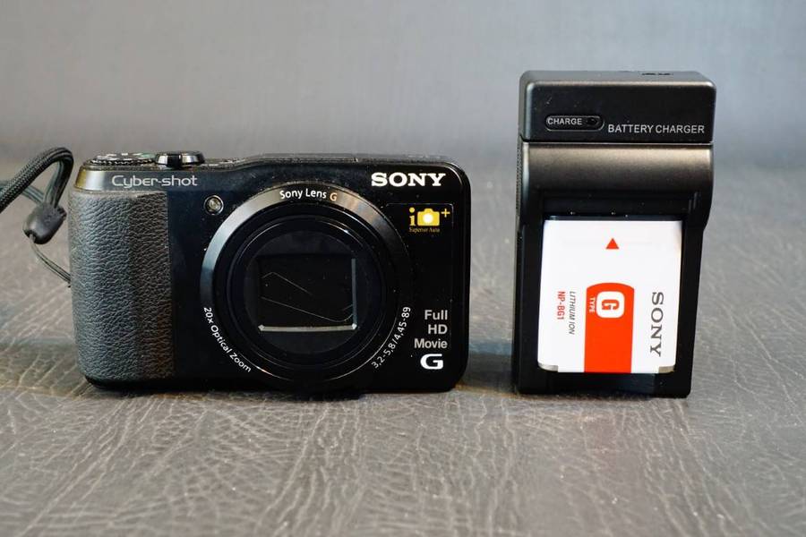Sony Cyber-shot DSC-HX30V 18.2MP Compact Digital Camera 20x Zoom Lens **Good Condition**