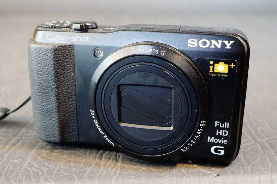 Sony Cyber-shot DSC-HX30V 18.2MP Compact Digital Camera 20x Zoom Lens **Good Condition**