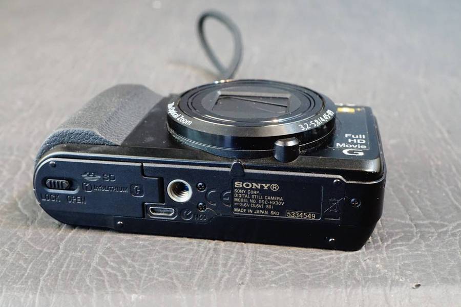 Sony Cyber-shot DSC-HX30V 18.2MP Compact Digital Camera 20x Zoom Lens **Good Condition**