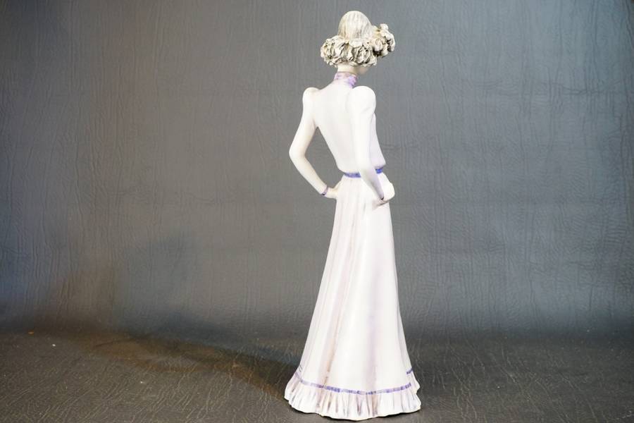Tarcisio Tosin Pottery Art Deco 1930s Italian Figurine of an Elegant Lady