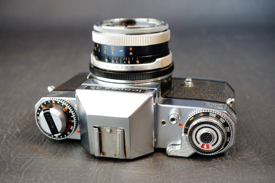 Zeiss Ikon Voigtlander Icarex 35 35mm Slr Camera with Carl Zeiss Tessar 50 F2.8 **Great Condition**