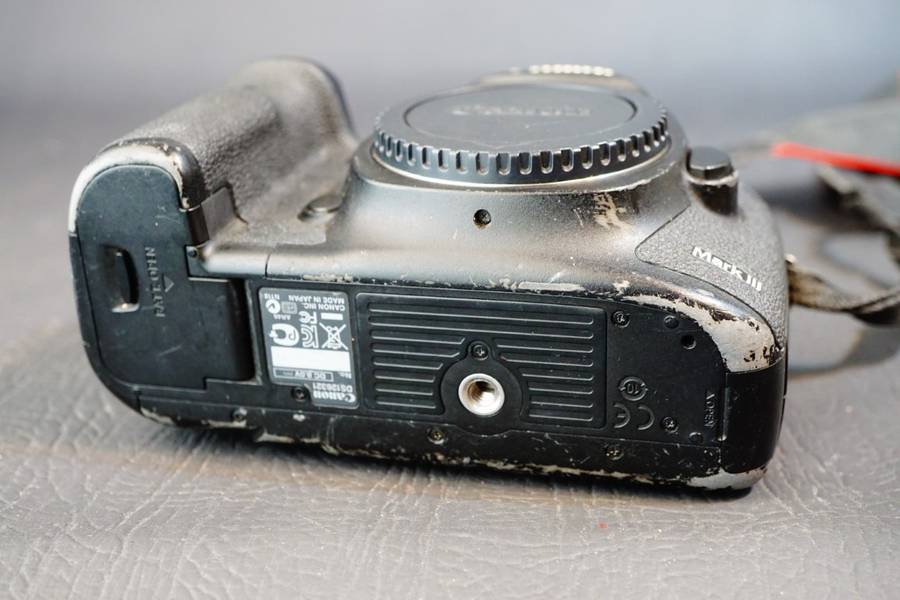 Canon EOS 5D Mark III 22.3MP Digital SLR Camera Body Full Frame Sensor **Working BUT VERY WELL USED*