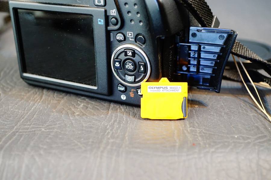 Olympus SP-590UZ 12Mp Digital Camera uses AA Batteries  **Good Condition**