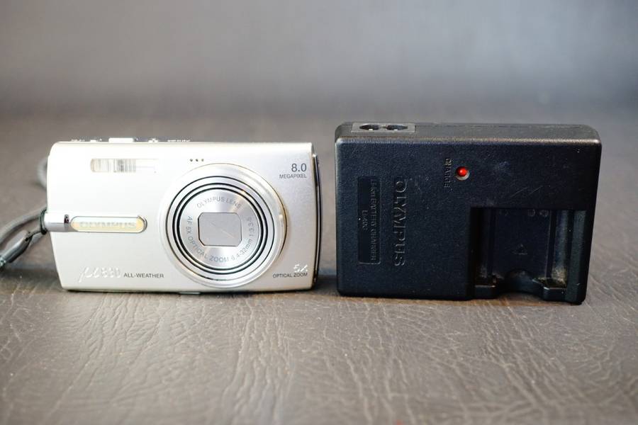 OLYMPUS mju 830 All Weather 8.0 MP Compact Digital Camera with 2 GB XD Card **Great Condition**