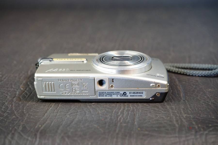 OLYMPUS mju 830 All Weather 8.0 MP Compact Digital Camera with 2 GB XD Card **Great Condition**