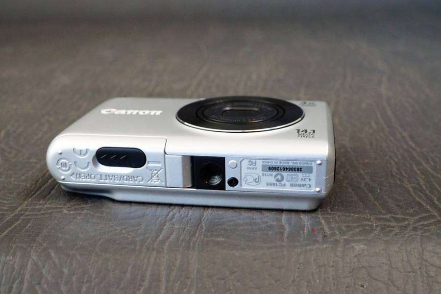 Canon PowerShot A2200 14.1MP Digital Camera Bundle in Original Boxes **Great Condition**