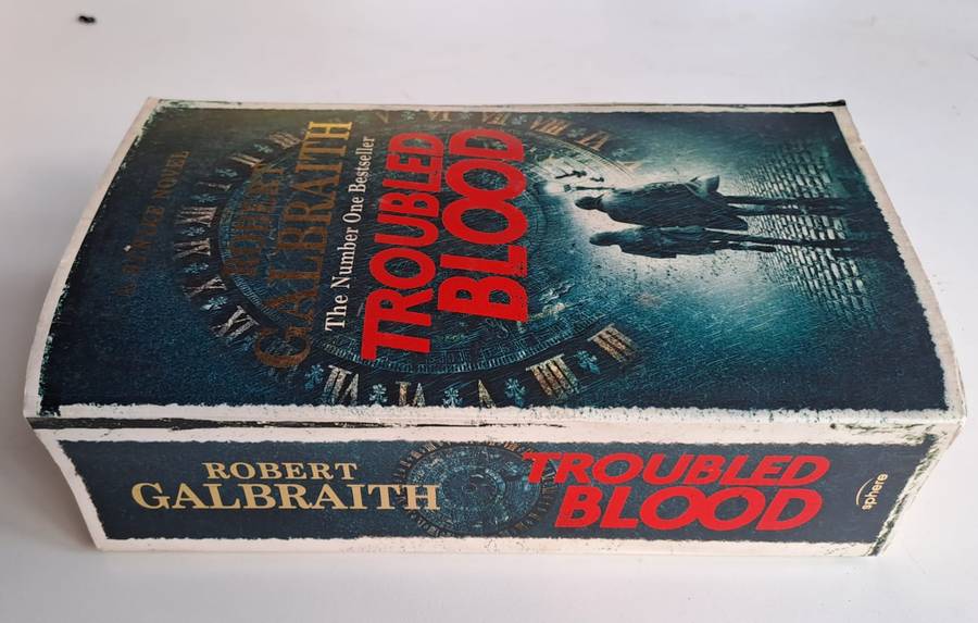 Troubled Blood. - Robert Galbraith (Softcover)