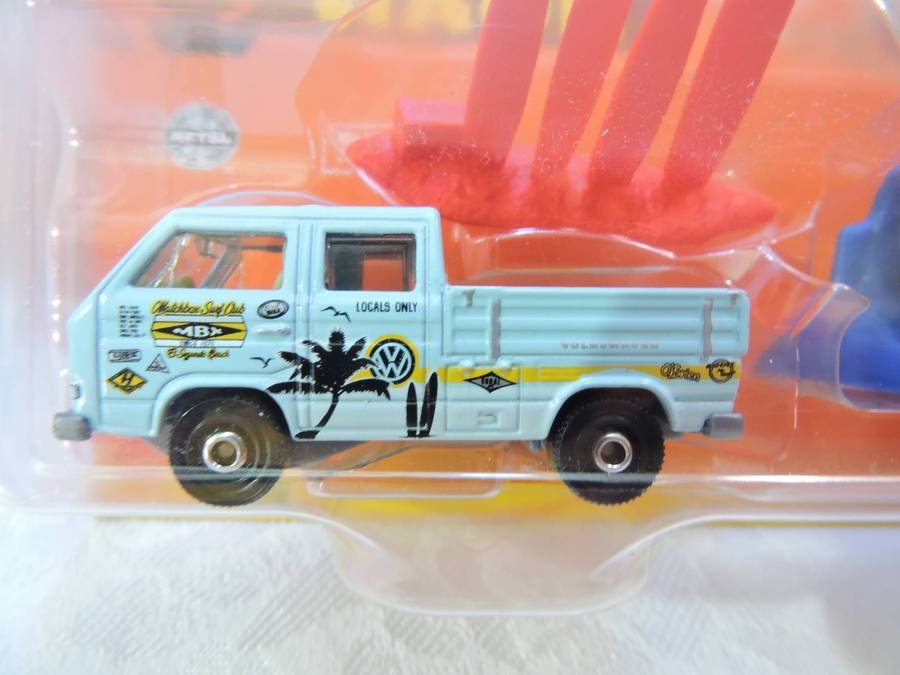 Matchbox VW VOLKSWAGEN Kombi Transporter and caravan HITCH & HAUL (Blue beach scene) Like Hot Wheels