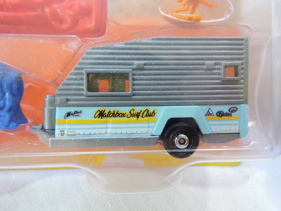 Matchbox VW VOLKSWAGEN Kombi Transporter and caravan HITCH & HAUL (Blue beach scene) Like Hot Wheels