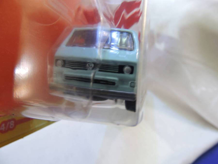 Matchbox VW VOLKSWAGEN Kombi Transporter and caravan HITCH & HAUL (Blue beach scene) Like Hot Wheels