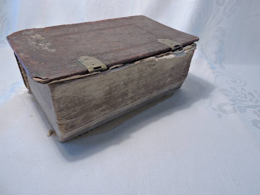 Dutch Bible Bijel Dated 1852 previously belonging to Jordaan Family