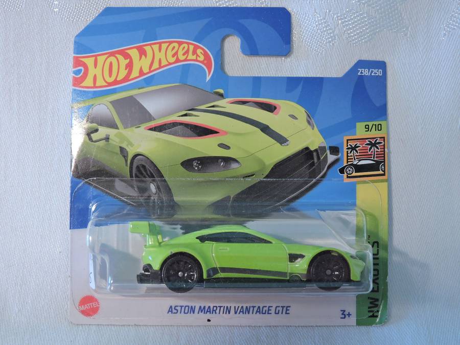 Hot Wheels ASTON MARTIN VANTAGE GTE ( Green )