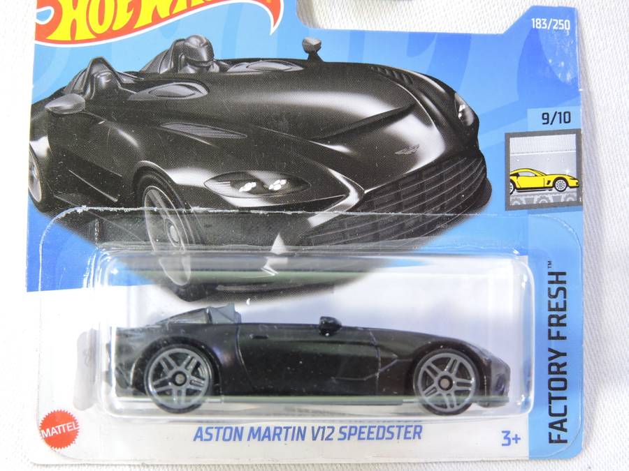 Hot Wheels ASTON MARTIN V12 SPEEDSTER ( White #32 )