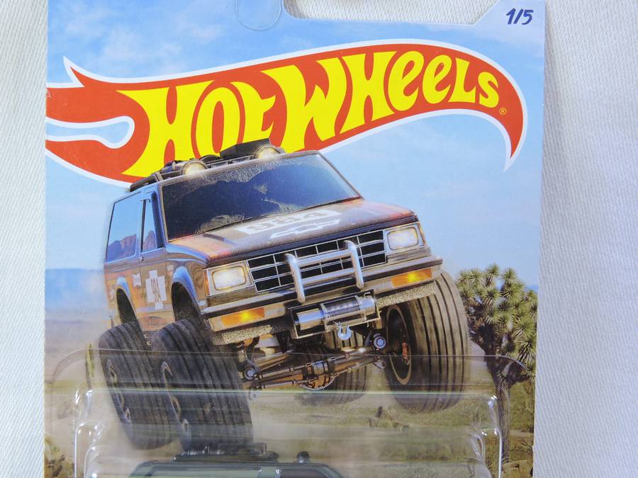 Hot Wheels CHEVY CHEVROLET Blazer 4x4  ( Black #984 )