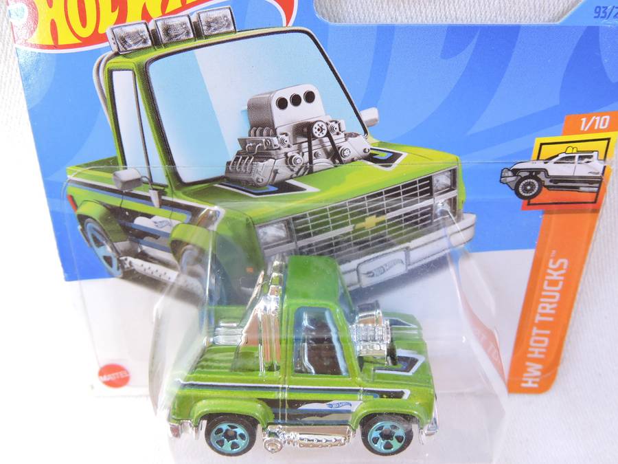Hot Wheels CHEVY CHEVROLET Silverado Tooned ( Green )
