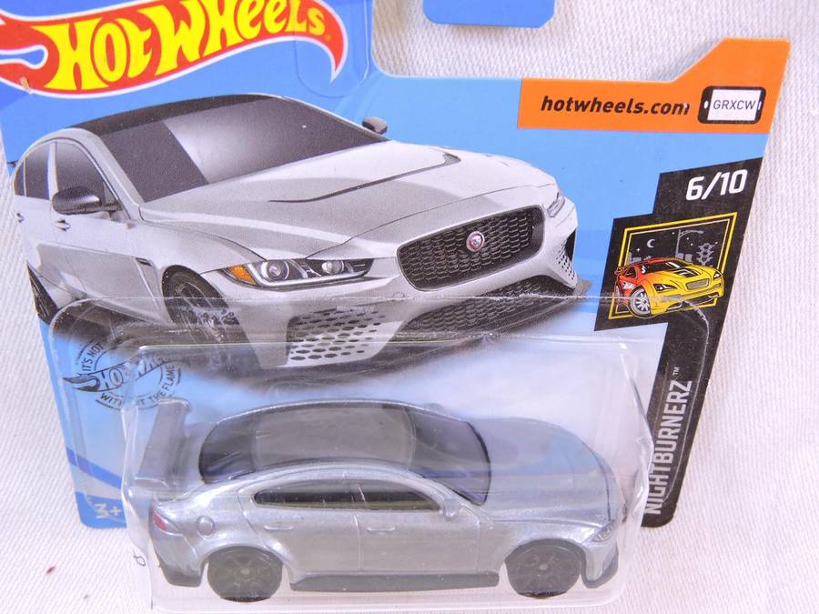 Hot Wheels JAGUAR XE 5V Project 8 ( Silver )